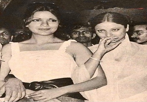 Zeenat Aman shares throwback pic with Rekha, ask netizens to help recollect the occasion