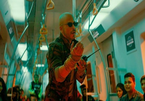 SRK turns choreographer for 'Beqarar Karke' track in 'Jawan'