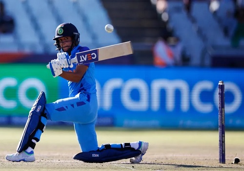 Suzie Bates, Harmanpreet Kaur move up in Women`s T20I batting rankings