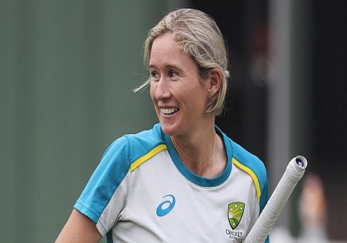 Women`s Ashes: Beth Mooney`s unbeaten 61 leads Australia to four-wicket win over England
