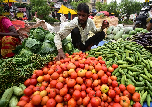 With increased supplies, tomato prices in UP fall to Rs 100/kg