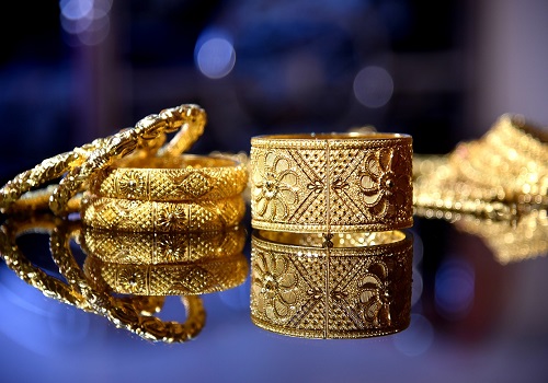 Gold set for weekly dip with resilient US economy in focus