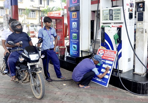 Government  may cut petrol, diesel price by Rs 3-5 a litre around Diwali
