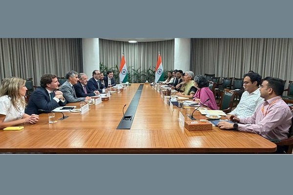 वित्त मंत्री सीतारमण ने चिली के प्रतिनिधिमंडल से की मुलाकात, द्विपक्षीय व्यापार को मजबूत करने पर हुई चर्चा