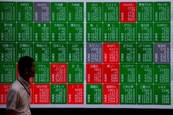 Asian stocks choppy after rout, Fed leaves markets uncertain on rates