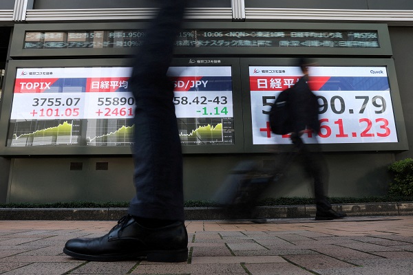 Oil eyes weekly drop on Hormuz deal hopes; AI sends stocks to record highs