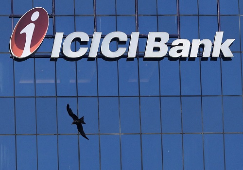 ICICI Bank trades in green despite weakness over the Dalal Street