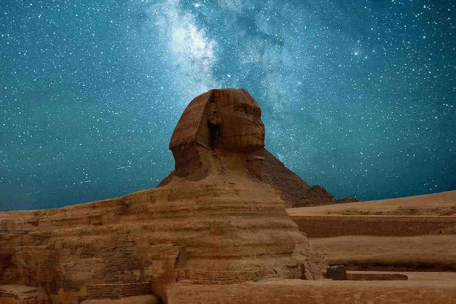 Walking Through Ancient Civilizations : Egypts Iconic Landmarks