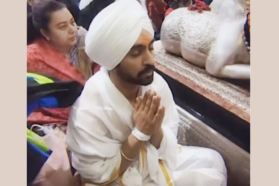 Diljit Dosanjh seeks blessings at Mahakaleshwar Temple in Ujjain