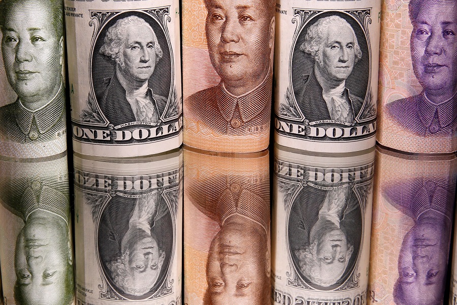 Dollar steadies as markets focus on US-China trade tensions, politics