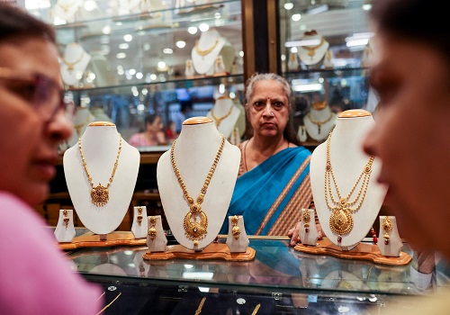 Gold drifts higher on Fed rate-cut hopes, geopolitical risks