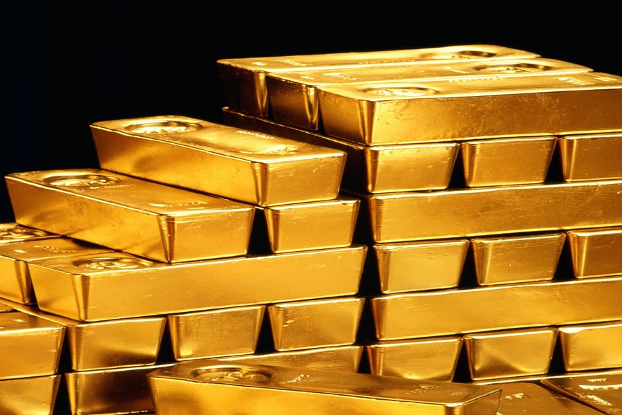 Gold prices touch record high amid global uncertainties