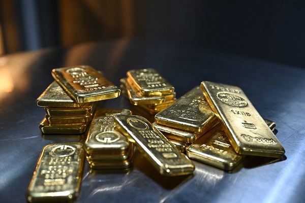 Gold edges higher as investors weigh US-Iran ceasefire deal reports