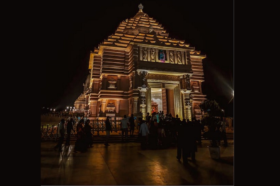 Exploring the Spiritual Heart of India: A Temple Experience Through Indian Tourism