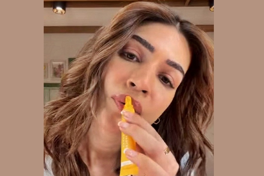 Kriti Sanon satisfies her mango craving with a quirky quick fix