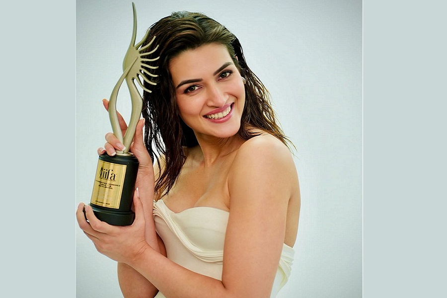 Kriti Sanon & Kanika Dhillon win big at IIFA 2025 as `Do Patti` bags `Best Actor` & `Best Original Story`