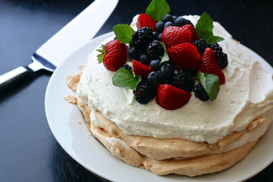 Pavlova: A Decadent Delight for Your Taste Buds