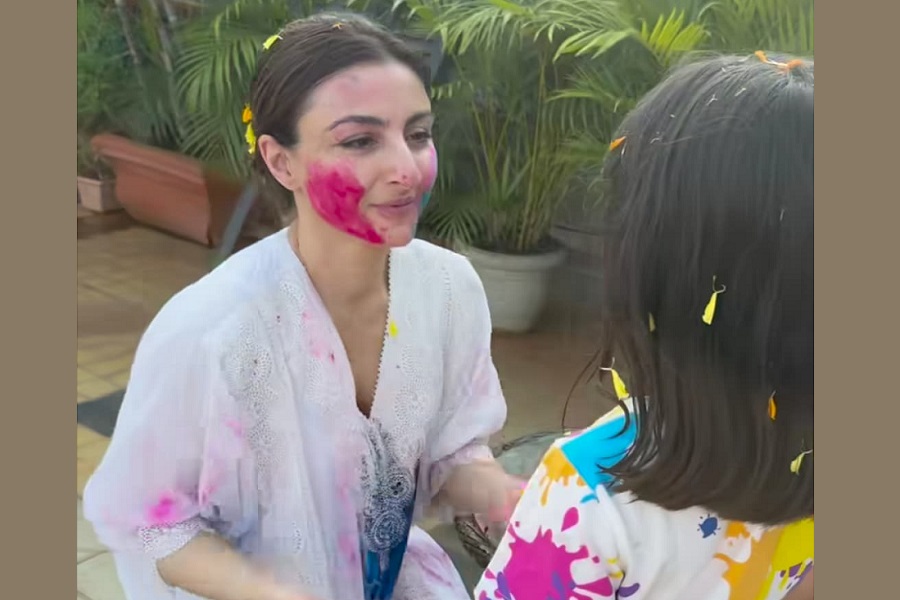 Soha Ali Khan celebrates Holi with husband Kunal, and daughter Inaaya