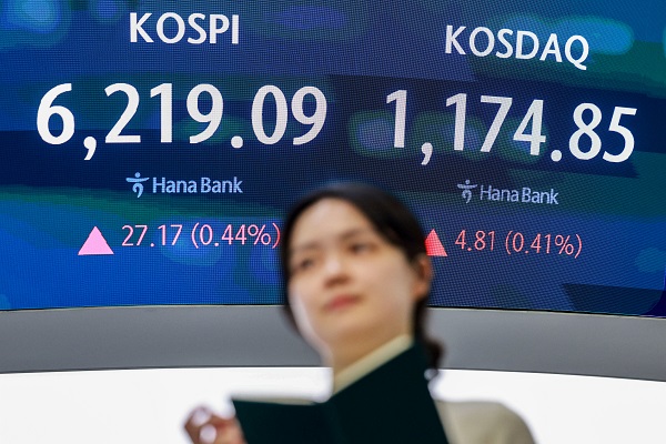 South Korean individual investors net-purchase $7B of US stocks in 2 months, surpassing domestic securities buys as KOSPI correction drives shift
