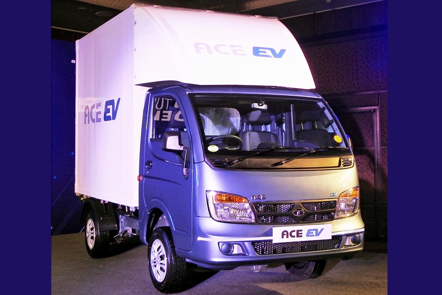 India`s commercial vehicle sales to speed up in FY2025-26