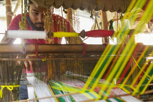�Parishkriti� handloom exhibition empowers weavers with direct market access: Development Commissioner