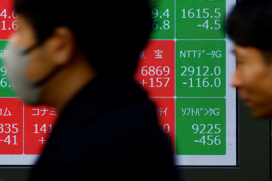 Asia shares edge higher, dollar backtracks