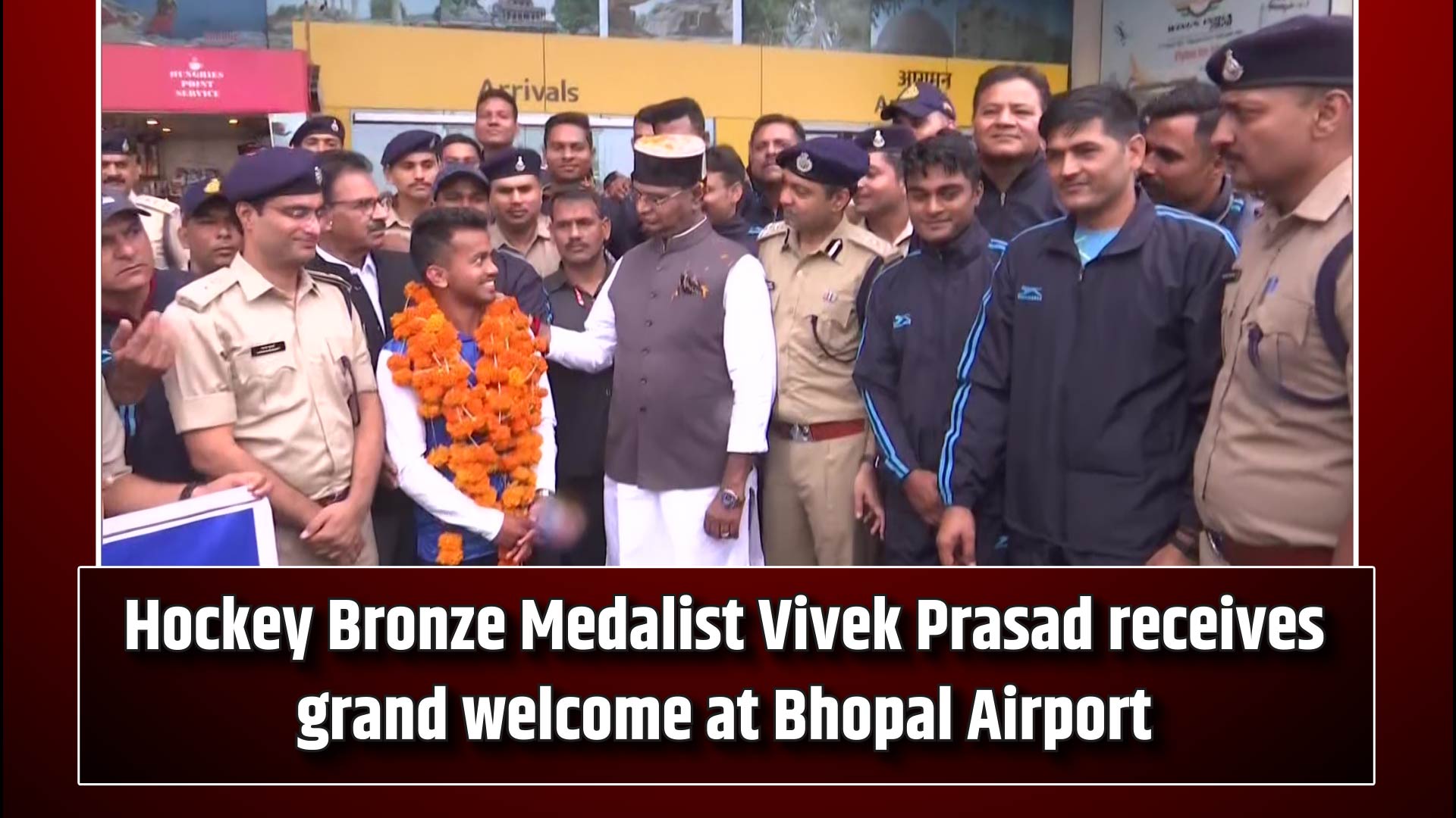 Hockey Bronze Medalist Vivek Prasad receives grand welcome at Bhopal Airport