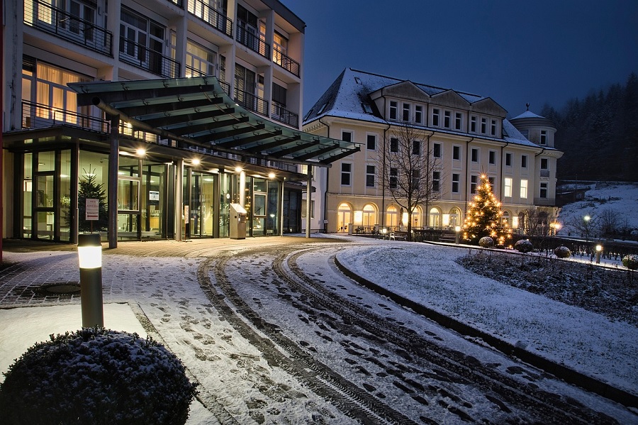 Winter Snow Hotels: Icy Escapes into Magical Realms