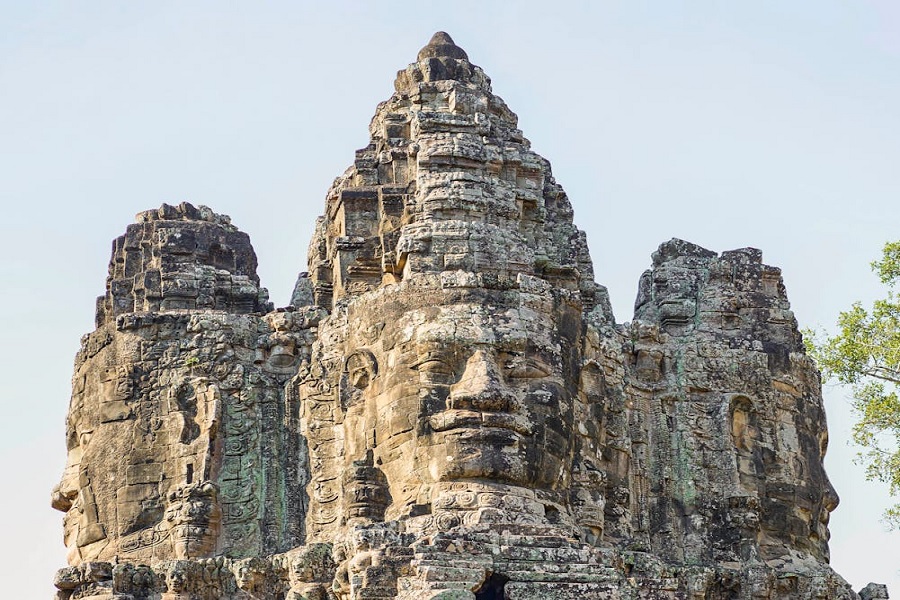 The Majestic Stone Faces of Bayon Temple: A Glimpse into Cambodias Spiritual Past