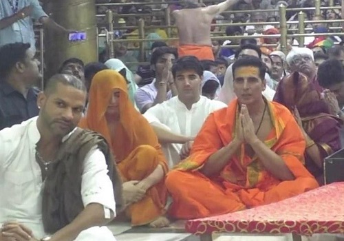 Akshay Kumar visits Mahakaleshwar temple on his birthday