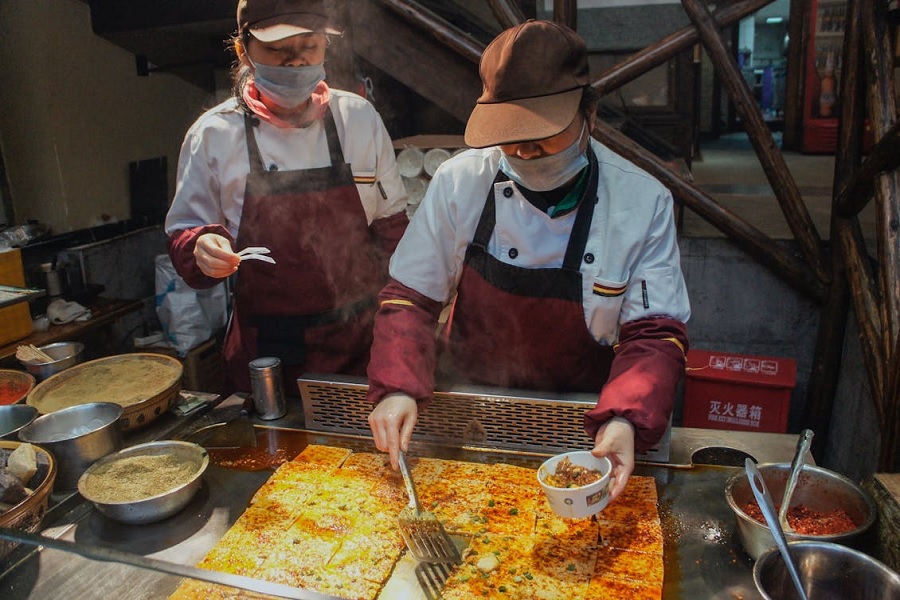 Savoring Culture: The Flavorful World of Food and Beverage Tourism