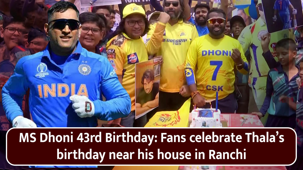 MS Dhoni 43rd Birthday: Fans celebrate Thalas birthday near his house in Ranchi