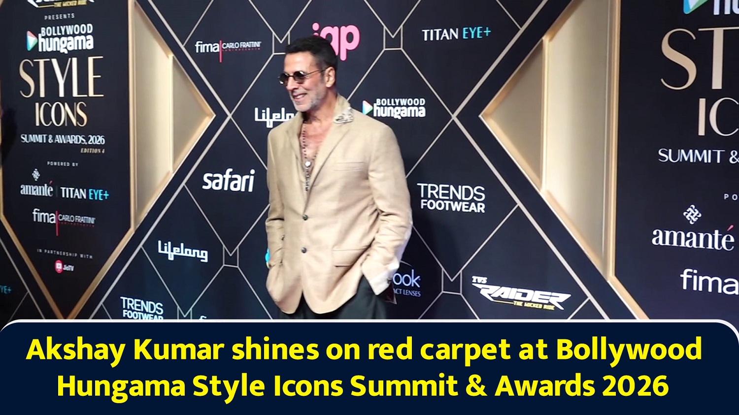 Akshay Kumar Shines On Red Carpet At Bollywood Hungama Style Icons Akshay Kumar Shines On Red Carpet At Bollywood Hungama Style Icons