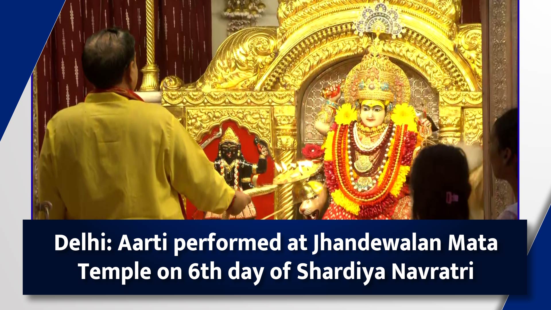 Delhi: Aarti performed at Jhandewalan Mata Temple on 6th day of Shardiya Navratri