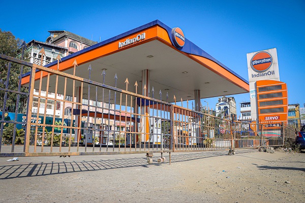 Domestic oil companies`stocks tumble up to 9 pc as crude crosses $100 a barrel