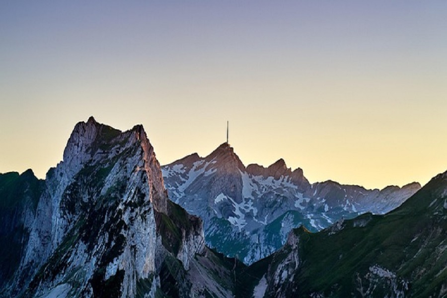 Seasonal Adventures 2025: From Solar Safaris to Monsoon Meditations