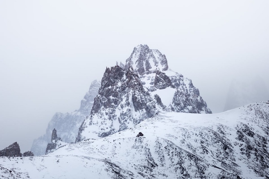 Into the White: Discover the Serenity and Splendor of Winter Mountain Travel